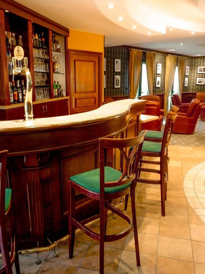 Logis Hotel - Restaurant Le Tulipier Vienne-le-Château Zewnętrze zdjęcie