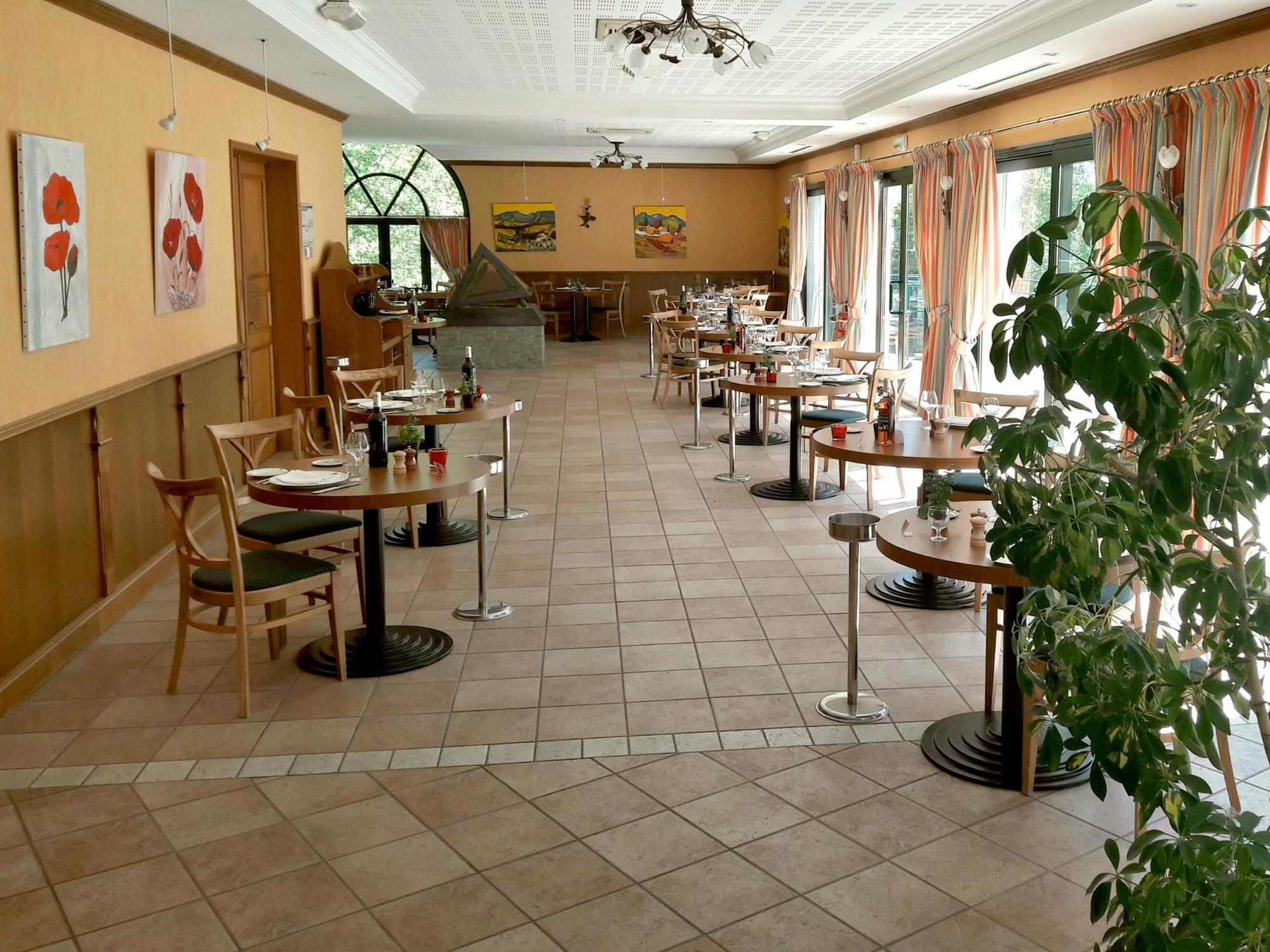 Logis Hotel - Restaurant Le Tulipier Vienne-le-Château Zewnętrze zdjęcie