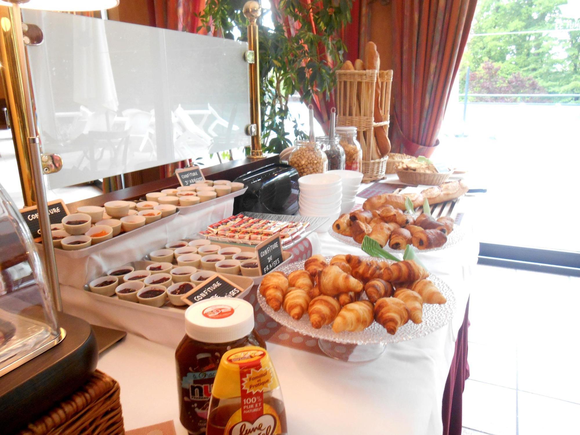 Logis Hotel - Restaurant Le Tulipier Vienne-le-Château Zewnętrze zdjęcie
