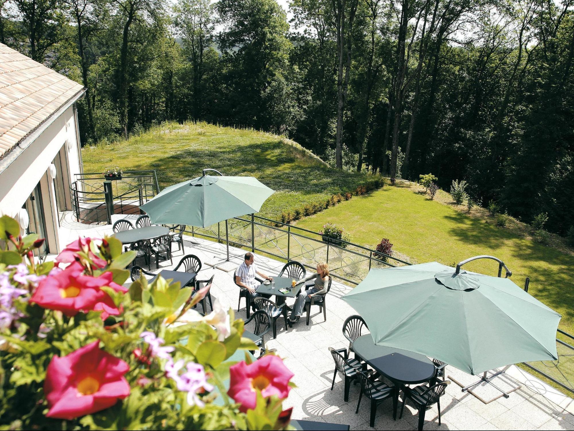 Logis Hotel - Restaurant Le Tulipier Vienne-le-Château Zewnętrze zdjęcie