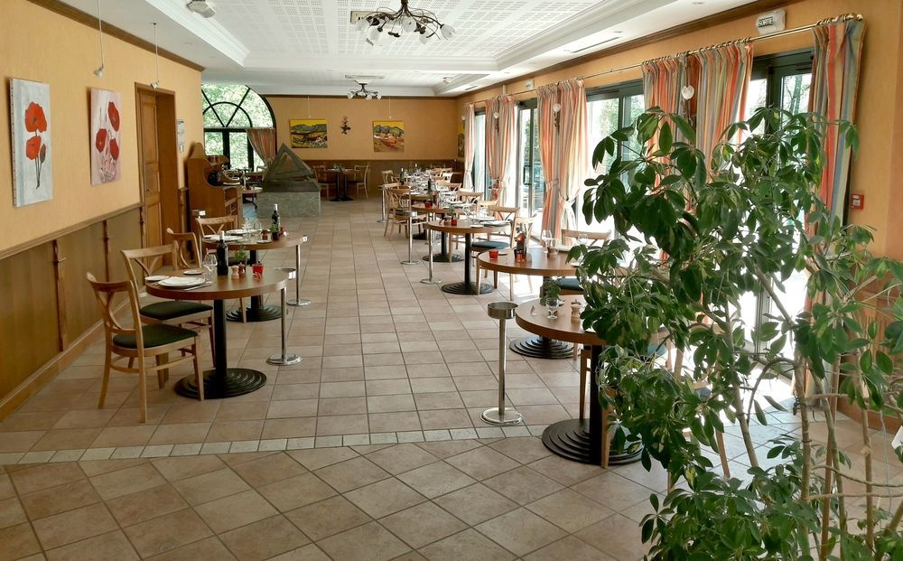 Logis Hotel - Restaurant Le Tulipier Vienne-le-Château Zewnętrze zdjęcie